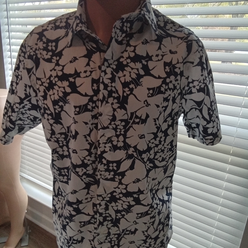 Old Navy Size S Men's Navy Blue and White Floral Short Sleeve But…